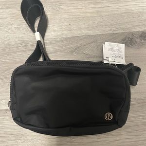 NWT Lululemon Black Beltbag